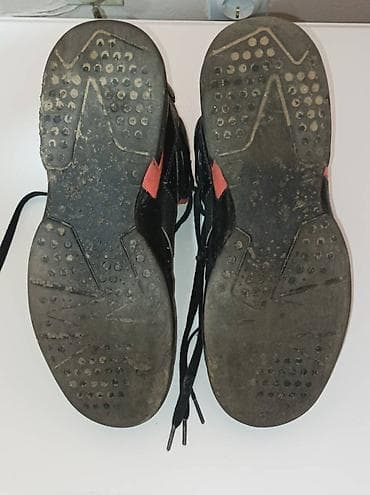 Na prodaju poluduboke kožne Air Jordan patike patike, broj 41. at lalafo.rs — 5 Na prodaju poluduboke kožne Air Jordan patike patike, broj 41. — 5