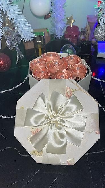 Dekorativna poklon kutija sa ružama -Elegantna osmostrana kutija u na lalafo.rs — 1 Dekorativna poklon kutija sa ružama -Elegantna osmostrana kutija u — 1