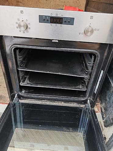 Ugradna električna rerna, inox fronta sa crnim staklom na lalafo.rs Ugradna električna rerna, inox fronta sa crnim staklom