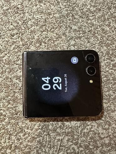 Samsung Galaxy Z Flip (serija Flip) – sklopivi pametni telefon na lalafo.rs — 3 Samsung Galaxy Z Flip (serija Flip) – sklopivi pametni telefon — 3