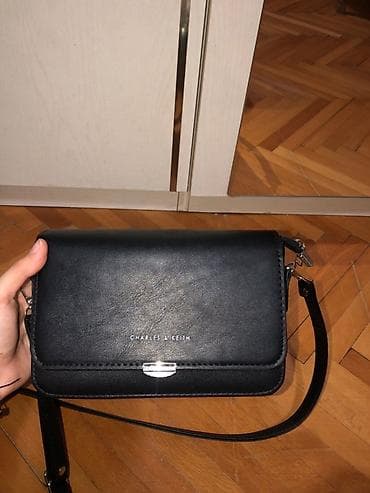 Ženska torbica
Stanje:Odlično na lalafo.rs — 4 Ženska torbica
Stanje:Odlično — 4