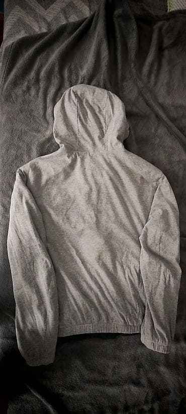 Zelena vodoodbojna duks/jakna sa kapuljačom, kupljena u vaikikiu - na lalafo.rs — 7 Zelena vodoodbojna duks/jakna sa kapuljačom, kupljena u vaikikiu - — 7