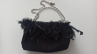 Elegantna ručno heklana crna torba sa perjem i bisernim lancem Ova na lalafo.rs — 4 Elegantna ručno heklana crna torba sa perjem i bisernim lancem Ova — 4