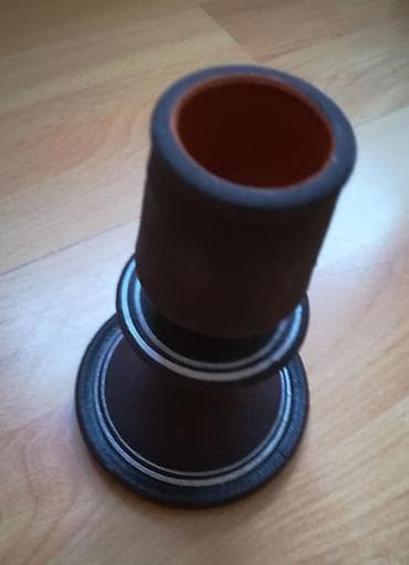 Ureznice: Stari svećnjak od pečene gline visina 13 cm, usled starosti i stajanja na lalafo.rs — 3 Ureznice: Stari svećnjak od pečene gline visina 13 cm, usled starosti i stajanja — 3