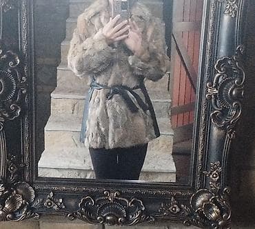 . Bunda polarne malo nošena Vel M /L jako topla i neobičan model na lalafo.rs — 6 . Bunda polarne malo nošena Vel M /L jako topla i neobičan model — 6