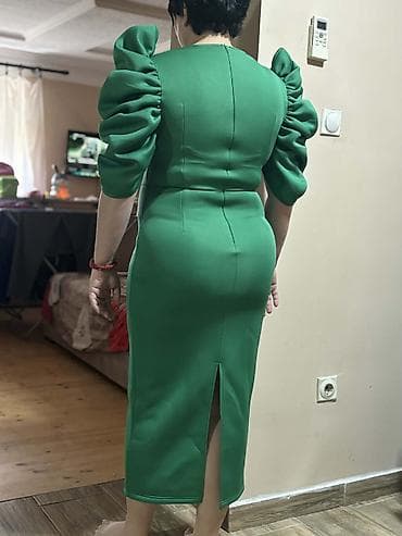 Elegantna zelena midi haljina sa puf rukavima - Kroj: uska silueta na lalafo.rs — 3 Elegantna zelena midi haljina sa puf rukavima - Kroj: uska silueta — 3