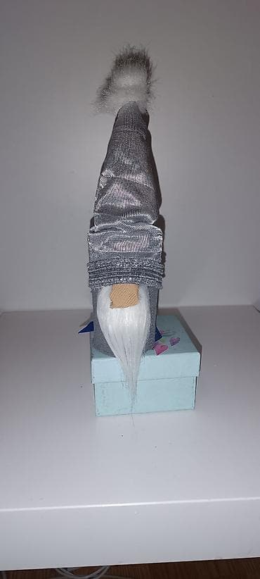 Dekorativni patuljak/gnom za praznike - Rukotvorina u sivoj boji - na lalafo.rs — 2 Dekorativni patuljak/gnom za praznike - Rukotvorina u sivoj boji - — 2