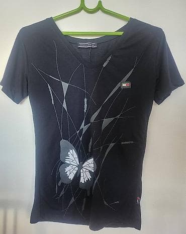 Nova sa etiketom, Tommy Hilfiger majica, kratkih rukava, veoma lagana na lalafo.rs Nova sa etiketom, Tommy Hilfiger majica, kratkih rukava, veoma lagana