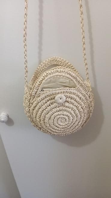 zenske original guess: Pletena torba za plazu
Nova,manjih dimenzija na lalafo.rs — 3 zenske original guess: Pletena torba za plazu
Nova,manjih dimenzija — 3