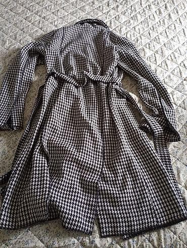 Ženski kaput - Kroj: klasični trench/kaput do kolena - Kopčanje: tri na lalafo.rs — 3 Ženski kaput - Kroj: klasični trench/kaput do kolena - Kopčanje: tri — 3