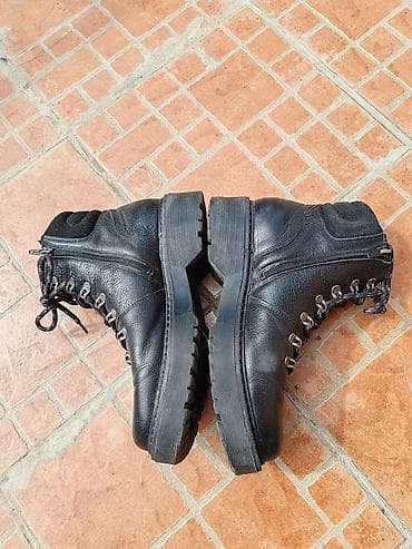 RASPRODAJAA Planinarske/treking cipele – crne, kožne, broj 40 - na lalafo.rs — 3 RASPRODAJAA Planinarske/treking cipele – crne, kožne, broj 40 - — 3