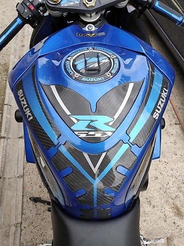 Transport: SUZUKI GSXR CARBON - tank pad - 707 📌 Opis: Samolepljivi protektor za at lalafo.rs — 2 Transport: SUZUKI GSXR CARBON - tank pad - 707 📌 Opis: Samolepljivi protektor za — 2