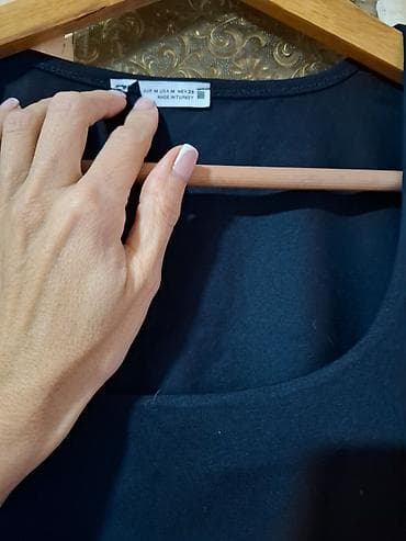 Teget plava ženski top bez rukava.Poduplana u predelu grudi, idealna na lalafo.rs — 2 Teget plava ženski top bez rukava.Poduplana u predelu grudi, idealna — 2