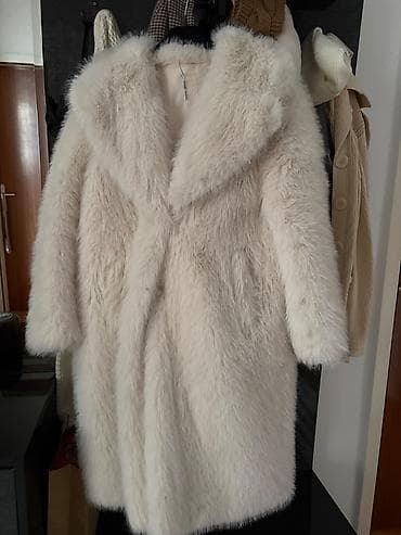 Bundica bela, kupljena u Becu, Bershka, velicina S na lalafo.rs — 2 Bundica bela, kupljena u Becu, Bershka, velicina S — 2