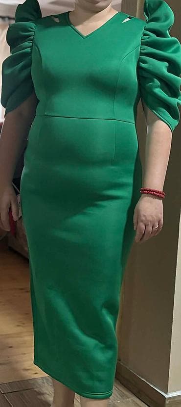 Elegantna zelena midi haljina sa puf rukavima - Kroj: uska silueta na lalafo.rs Elegantna zelena midi haljina sa puf rukavima - Kroj: uska silueta