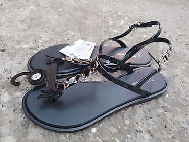 Ženske sandale sa tankim kaiševima u crnoj boji, veličina 40. Sandale na lalafo.rs — 2 Ženske sandale sa tankim kaiševima u crnoj boji, veličina 40. Sandale — 2