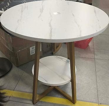 Stilski klub stolovi: Moderan okrugli stočić za kafu sa zlatnim detaljima Elegantan stočić na lalafo.rs — 4 Stilski klub stolovi: Moderan okrugli stočić za kafu sa zlatnim detaljima Elegantan stočić — 4