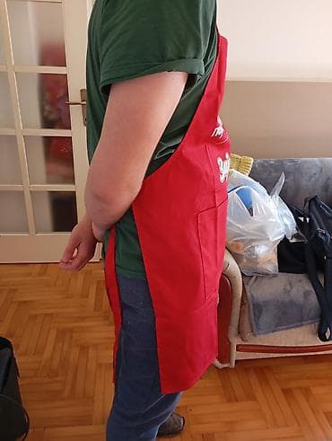 Crvena kuhinjska kecelja – Zaječarsko, sa natpisom „Ja sam uvek za na lalafo.rs — 2 Crvena kuhinjska kecelja – Zaječarsko, sa natpisom „Ja sam uvek za — 2