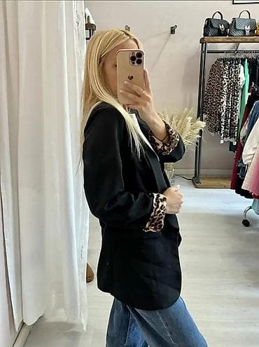 Ženski blejzer sa leopard postavom na manžetnama - Kroj: duži, ravnog na lalafo.rs — 2 Ženski blejzer sa leopard postavom na manžetnama - Kroj: duži, ravnog — 2