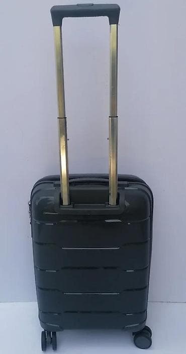 Travel suitcases and bags: Čvrst tamnosivi kofer sa točkovima i teleskopskom ručkom, idealan za at lalafo.rs — 1 Travel suitcases and bags: Čvrst tamnosivi kofer sa točkovima i teleskopskom ručkom, idealan za — 1