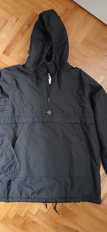 Pull&Bear anorak jakna s kapuljačom – muški model - Veličina: L na lalafo.rs Pull&Bear anorak jakna s kapuljačom – muški model - Veličina: L