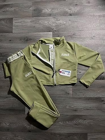 kom sa etiketom: Ženski komplet trenerke – GUESS - Dvodelni set: gornji deo sa at lalafo.rs — 5 kom sa etiketom: Ženski komplet trenerke – GUESS - Dvodelni set: gornji deo sa — 5