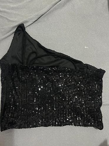 Crni asimetrični top sa šljokicama – Amisu - Brend: Amisu - Veličina na lalafo.rs — 3 Crni asimetrični top sa šljokicama – Amisu - Brend: Amisu - Veličina — 3