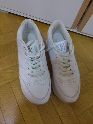 Bele patike,platforma,velicina 40.Nosene.Cena 2000 dinara na lalafo.rs Bele patike,platforma,velicina 40.Nosene.Cena 2000 dinara