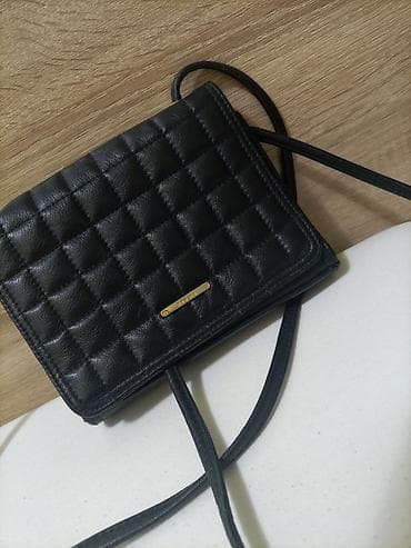 Tašnice od 1000 do 2000 River Island -800 Kipling šarena - 1200 na lalafo.rs — 9 Tašnice od 1000 do 2000 River Island -800 Kipling šarena - 1200 — 9