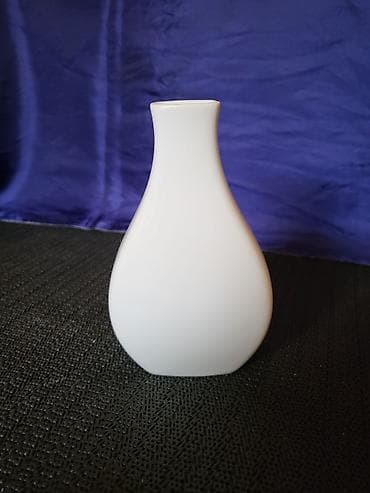 Vases and pots: Vazica nova Kaiser porcrlan iz 1970 do 1990.god. Vazica porcelanska at lalafo.rs — 4 Vases and pots: Vazica nova Kaiser porcrlan iz 1970 do 1990.god. Vazica porcelanska — 4