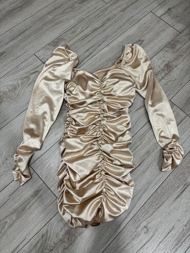 Satenasta mini haljina u šampanj nijansi. vel xs - Materijal: glatki na lalafo.rs Satenasta mini haljina u šampanj nijansi. vel xs - Materijal: glatki