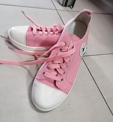 Platnene patike u roze boji - Klasičan model sa vezivanjem, ravnim na lalafo.rs — 4 Platnene patike u roze boji - Klasičan model sa vezivanjem, ravnim — 4