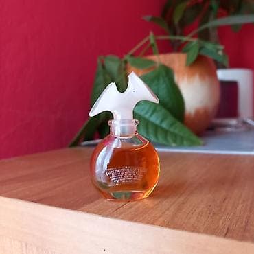 Chloé Parfums Lagerfeld edt, 3.7ml
Vintage, pre koda
ORIGINAL na lalafo.rs Chloé Parfums Lagerfeld edt, 3.7ml
Vintage, pre koda
ORIGINAL