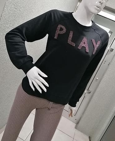 Ženska dukserica sa natpisom PLAY. - Boja: crna - Kroj: klasičan na lalafo.rs — 3 Ženska dukserica sa natpisom PLAY. - Boja: crna - Kroj: klasičan — 3