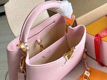 dve suknje po: Torba – ružičasta strukturisana koža sa zlatnim detaljima - Model sa na lalafo.rs — 2 dve suknje po: Torba – ružičasta strukturisana koža sa zlatnim detaljima - Model sa — 2