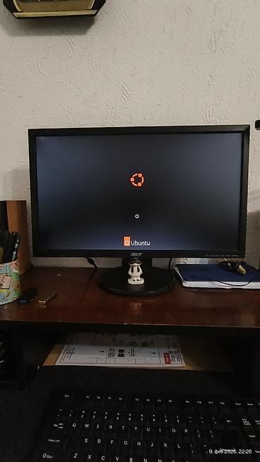 Prodajem računar sa monitorom i zvučnicima tastaturom i mišem. Matična na lalafo.rs Prodajem računar sa monitorom i zvučnicima tastaturom i mišem. Matična