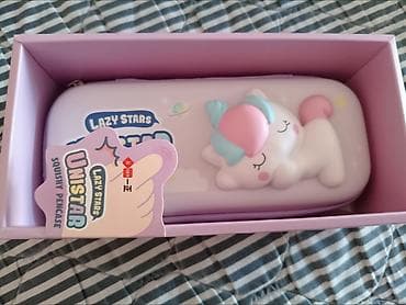 Nova prelepa pernica,sa squishy jednorogom, u kutiji na lalafo.rs — 6 Nova prelepa pernica,sa squishy jednorogom, u kutiji — 6