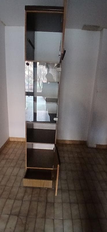 Staklena vitrina sa policama i fiokom,prodajem zbog selidbe Dimenzije na lalafo.rs Staklena vitrina sa policama i fiokom,prodajem zbog selidbe Dimenzije