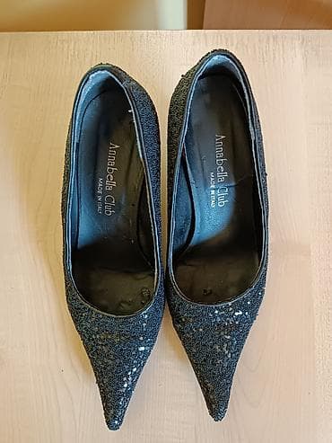 Elegantne crne salonke Annabella Club, izrađene u Italiji, prekrivene na lalafo.rs — 1 Elegantne crne salonke Annabella Club, izrađene u Italiji, prekrivene — 1