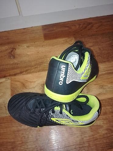 Umbro dečije patike za fudbal u sali (futsal) - Model: Umbro indoor - na lalafo.rs Umbro dečije patike za fudbal u sali (futsal) - Model: Umbro indoor -