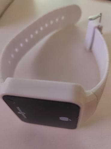 Digitalni ručni sat – bele boje - Pravougaono kućište sa crnim na lalafo.rs — 3 Digitalni ručni sat – bele boje - Pravougaono kućište sa crnim — 3