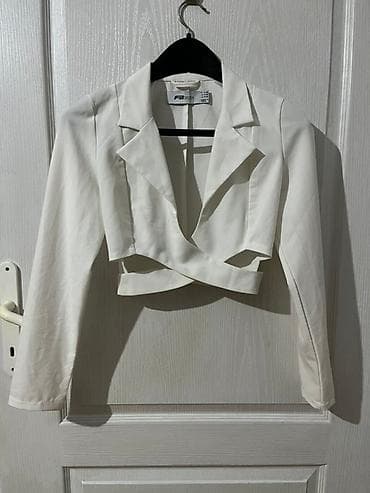 kom sa etiketom: Beli kratki sako – FB Sister - Model: cropped sako sa dugim rukavima at lalafo.rs — 1 kom sa etiketom: Beli kratki sako – FB Sister - Model: cropped sako sa dugim rukavima — 1