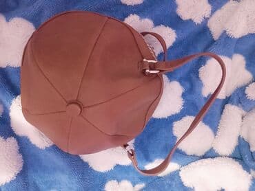 Torba preko ramena u obliku bejzbol/kačket loptice. - Materijal na lalafo.rs Torba preko ramena u obliku bejzbol/kačket loptice. - Materijal