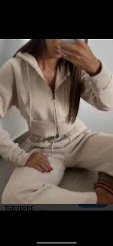 Ženski komplet trenerke – bež/peščana bojap - Dvodelni set: dukserica na lalafo.rs — 1 Ženski komplet trenerke – bež/peščana bojap - Dvodelni set: dukserica — 1