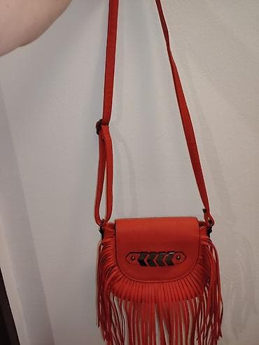 Torba preko ramena sa resama – jarko crvena - Materijal: eko koža sa at lalafo.rs — 1 Torba preko ramena sa resama – jarko crvena - Materijal: eko koža sa — 1