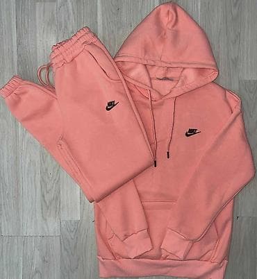 Nike komplet trenerke – dukserica s kapuljačom i donji deo - Model na lalafo.rs — 2 Nike komplet trenerke – dukserica s kapuljačom i donji deo - Model — 2