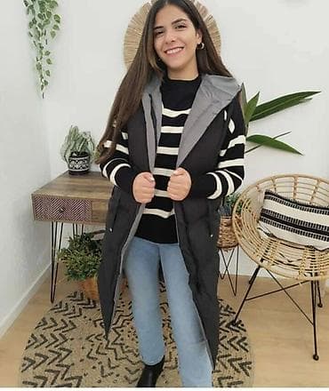 Dugačak ženski prsluk sa kapuljačom – dvostrano nošenje - Model na lalafo.rs — 4 Dugačak ženski prsluk sa kapuljačom – dvostrano nošenje - Model — 4