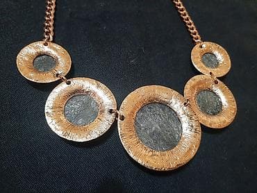 Unikatna ogrlica iz 90-tih godina Boja zlatna sa sivkastim dragim na lalafo.rs — 5 Unikatna ogrlica iz 90-tih godina Boja zlatna sa sivkastim dragim — 5