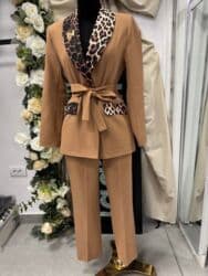 Komplet Evaroza
S M L
Cena : 5400inara v.l 6 na lalafo.rs Komplet Evaroza
S M L
Cena : 5400inara v.l 6