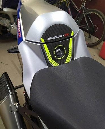 Transport: Suzuki Gsxr Carbon - Stiker za rep - 1487 📌 Opis: Samolepljivi stiker at lalafo.rs — 3 Transport: Suzuki Gsxr Carbon - Stiker za rep - 1487 📌 Opis: Samolepljivi stiker — 3